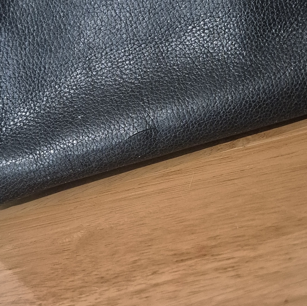Coach New York Black Leather Wallet / Wristlet With Gold Toned Hardware - Picture 8 of 12